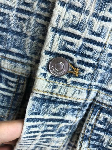 Áo khoác jeans nam GIVENCHY* hoạ tiết Logo nổi hàng độc