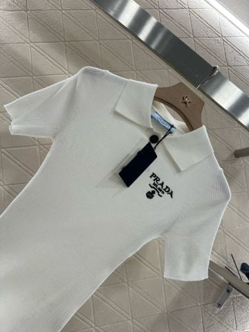 Áo nữ PRAD* * form ôm nhẹ, thiết kế polo cổ bẻ dệt kim