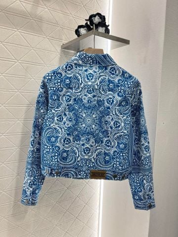 Bộ áo khoác và quần short Di*or* hoạ tiết hoa văn xanh đẹp