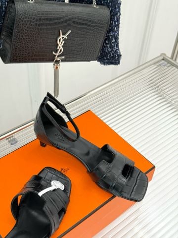 Sandal cao gót Herme*s  kitten heel chữ H