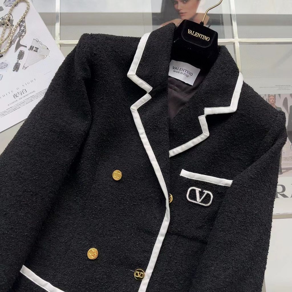 Áo vest nữ VALENTINO dáng dài viền trắng khuy vàng rất đẹp và trẻ tru   lien fashion