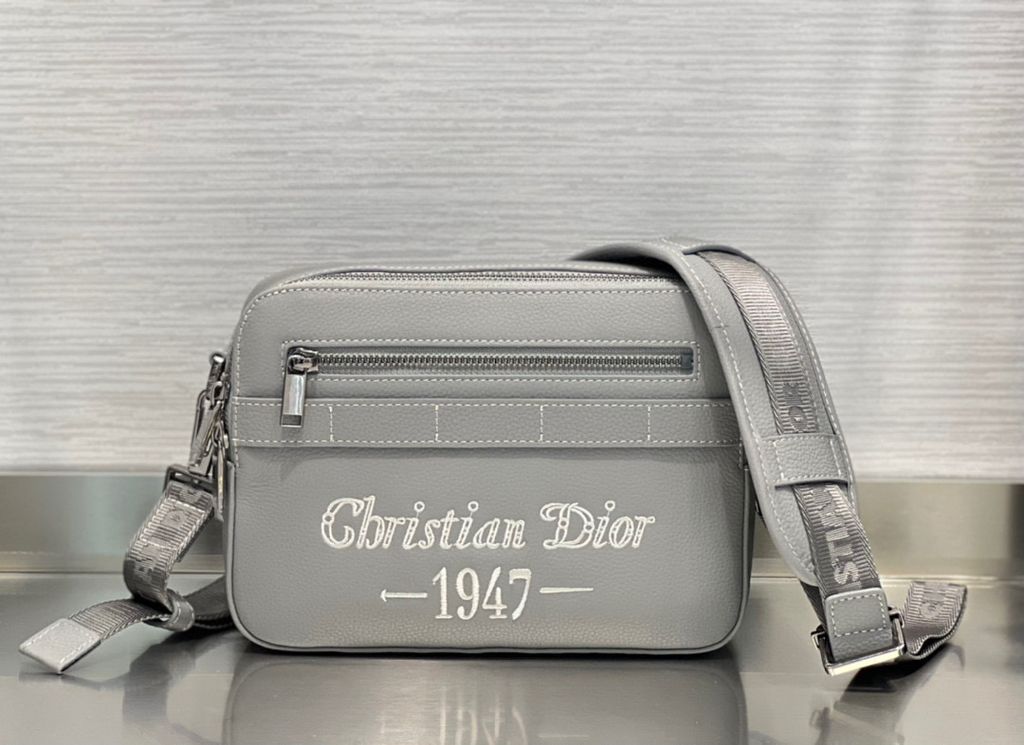 Túi đeo chéo nam Dior họa tiết logo chữ đen nắp đậy cài khóa TND07 siêu cấp  like auth 99  HOANG NGUYEN STORE