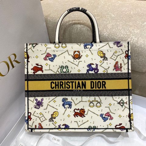 Túi xách nữ Dior* book tote SIÊU CẤP thêu hoạ tiết độc đáo mẫu mới size 26cm và 42cm