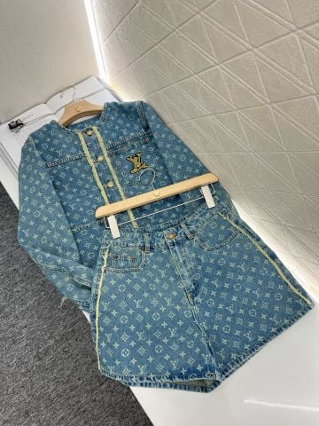 Bộ quần short áo jeans nữ hoạ tiết Monogram đẹp cao cấp