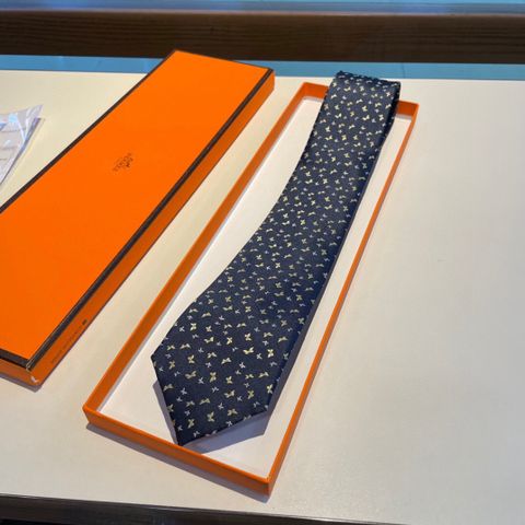Cravat Hermes* hoạ tiết đẹp sang lịch lãm
