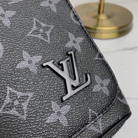 Túi nam LV hoạ tiết Monogram 25cm 