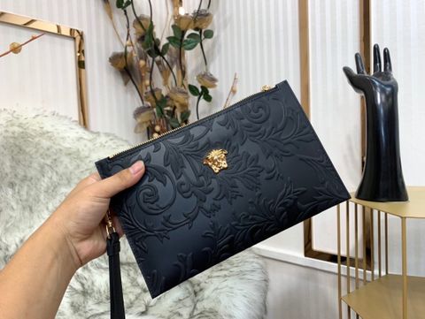 Clutch VERSACE* nam nữ da dập hoa văn nổi logo vàng đẹp cao cấp 26cm