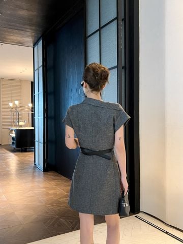 Váy Di*or* cổ lệch đai eo đẹp sang độc đáo