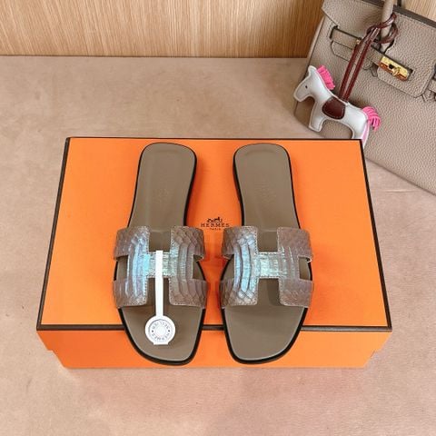Dép nữ Herme*s Oran “H” Snake Skin – Phiên bản màu mới