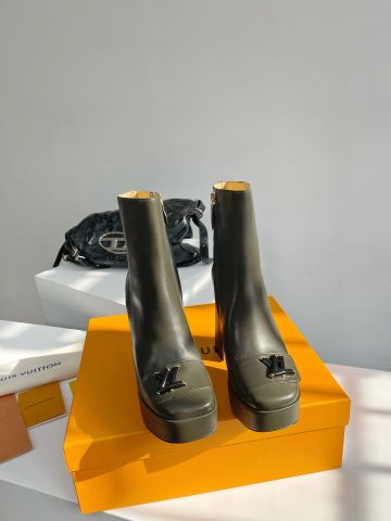 Boot LV* cổ lỡ da bò lỳ gót to cao 12cm dáng đẹp sang dễ đi chắc chân VIP 1:1