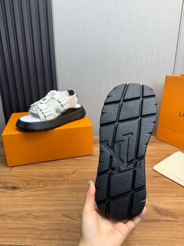 Sandal nam L*V đế cao hàng độc mẫu mới
