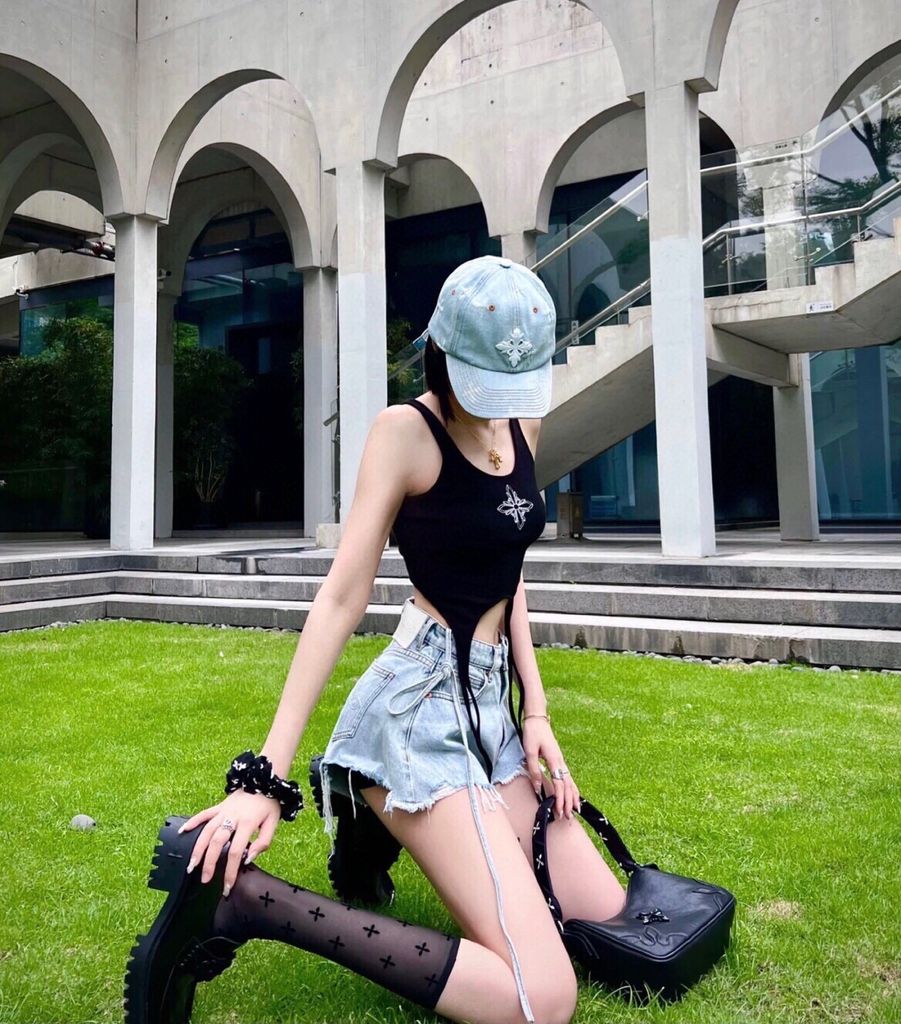 Những mẫu đầm ôm body dài qua gối đẹp nhất 2023