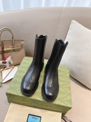 Boot GUCCI* cổ lỡ da bò lỳ dập hoạ tiết logo