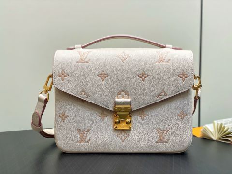 Đẳng cấp vượt thời gian, Túi xách nữ L*V  Pochette Métis  màu kem chinh phục với da Monogram