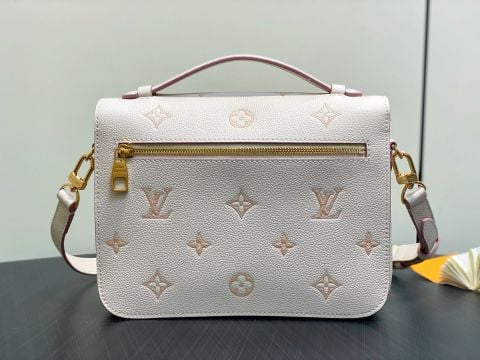 Đẳng cấp vượt thời gian, Túi xách nữ L*V  Pochette Métis  màu kem chinh phục với da Monogram