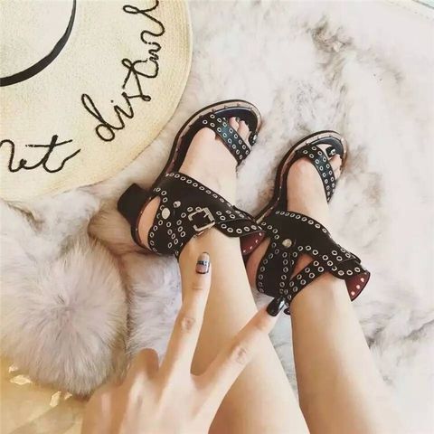 Sandal nữ kiểu độc cá tính giá tốt