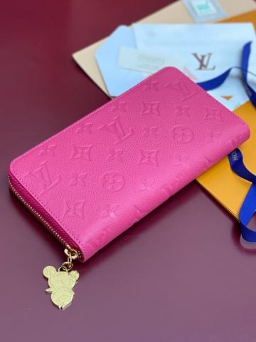 Ví nữ L*V Zippy Monogram Empreinte hồng cánh sen siêu nổi bật