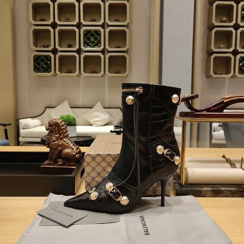 Boot cổ thấp BALENCIAGA* da bò cao cấp kiểu đẹp độc mẫu mới màu trắng và đen VIP 1:1