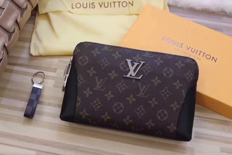 Clutch lv mẫu mới đẹp thật