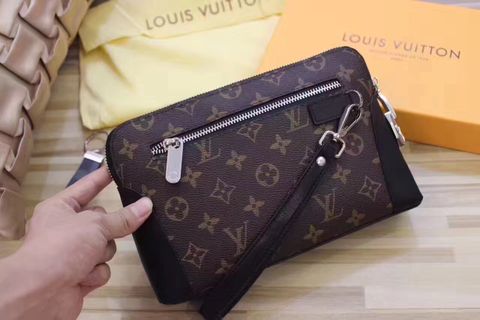 Clutch lv mẫu mới đẹp thật