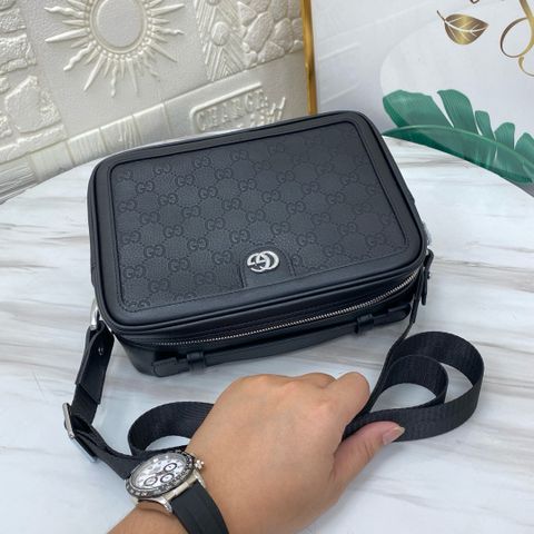 Túi clutch gucci* dáng vuông dập nổi hoạ tiết Monogram dùng hai kiểu đeo chéo và cầm tay SIÊU CẤP