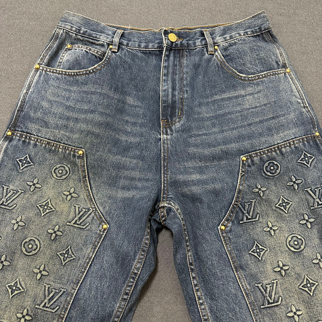 Quần jeans nam LV* ống rộng hoạ tiết Monogram nổi khoá vàng VIP 1