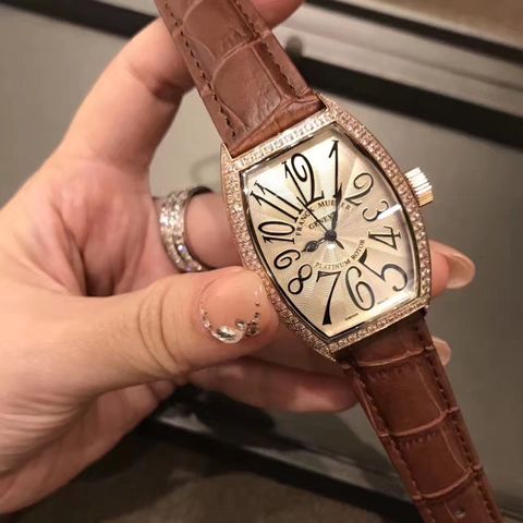 Đồng hồ franck muller nữ dây da đẹp