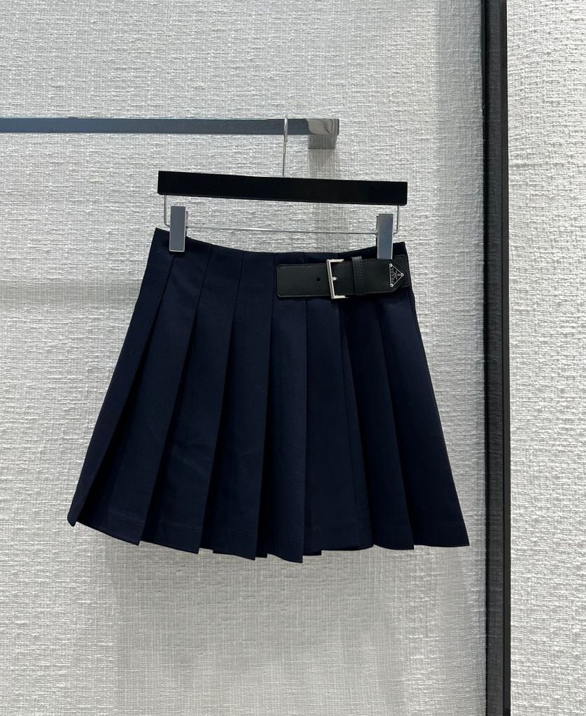 Gợi ý 10 cách mix đồ với chân váy xếp ly ngắn giúp nàng tỏa sáng   Danangsale