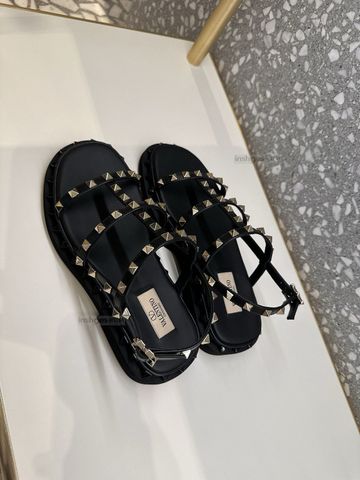 Sandal nữ VALENTINO* đế bệt quai tán đinh đẹp VIP 1:1