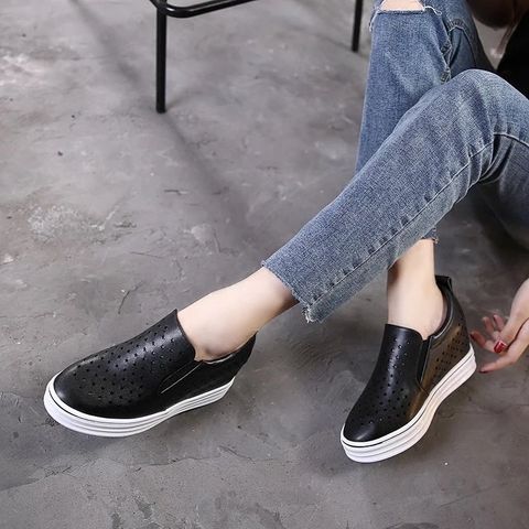 Giày slip on độn đế lỗ thoáng khi đẹp