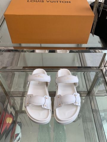 Dép L*V nam nữ Sandal Summer – Phong cách biển đảo phóng khoáng