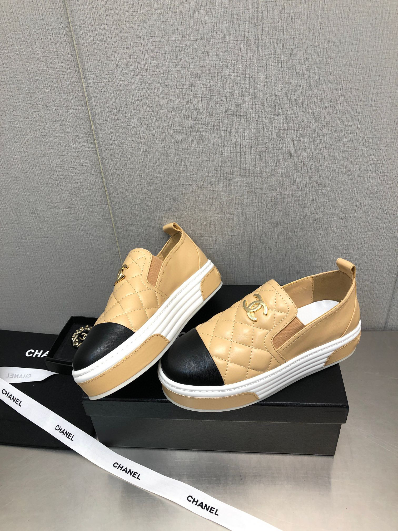 Authentic Second Hand Chanel Colourblock Slip On Sneakers PSS05100337   THE FIFTH COLLECTION