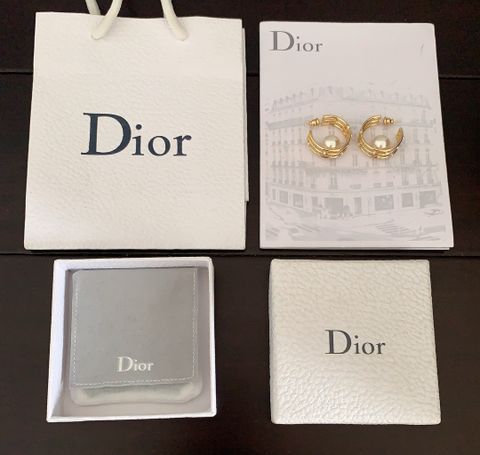 Nhân bản từ Khuyên tai Dior* ngọc khoá bạc đẹp sang VIP 1:1