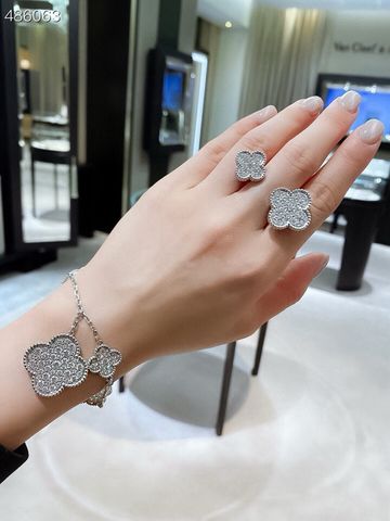 Nhẫn mở Van* Cleef* siêu đẹp