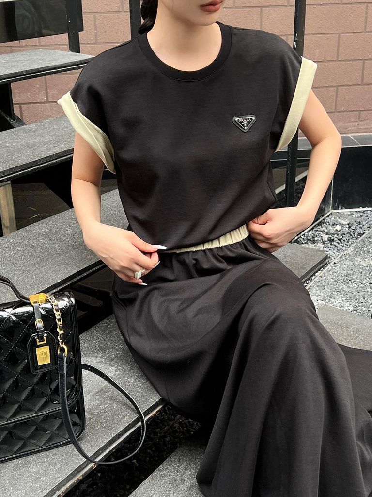 Set váy áo nữ trắng đen thun thời trang Prada