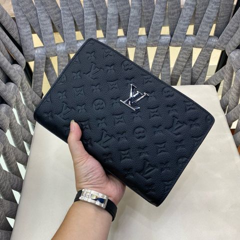 Clutch Louis* LV* khoá số da bò dập nổi Monogram khoá bạc lịch lãm