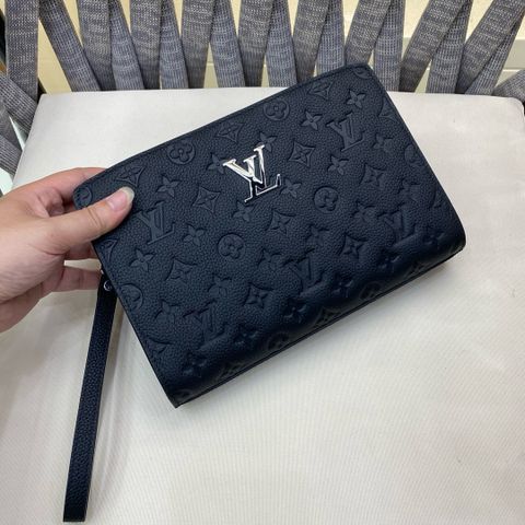 Clutch Louis* LV* khoá số da bò dập nổi Monogram khoá bạc lịch lãm