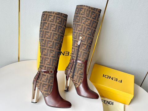 Boot FENDI* cổ cao gần gối gót cao 10cm hoạ tiết logo pha da lỳ kiểu đẹp sang VIP 1:1