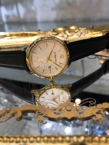 đồng hồ burberry nữ đẹp dáng đơn giản