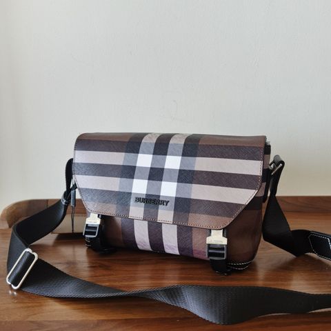 Túi nam BURBERRY* đeo chéo kẻ nâu sz 28cm  đẹp cao cấp