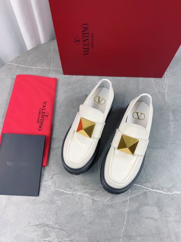 Giày nữ VALENTINO* đế cao 5cm đinh vàng đẹp sang VIP 1:1