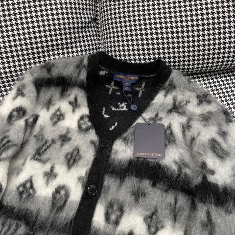 Áo cardigan len lông LV* hoạ tiết Monogram cực đẹp VIP 1:1