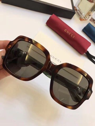 Gucci siêu cấp mắt vuông to thời thượng