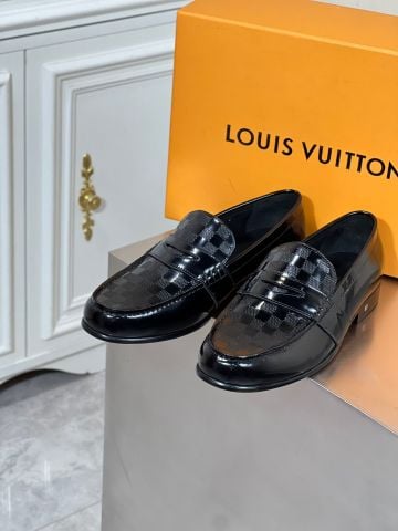 Giày nam Loafer LV* da bò dập nổi hoạ tiết karo đẹp VIP 1:1