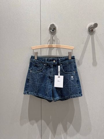 Quần short denim nữ thêu ong