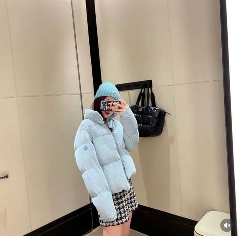 Áo phao nữ moncler* chất nhung màu xanh nhạt VIP 1:1