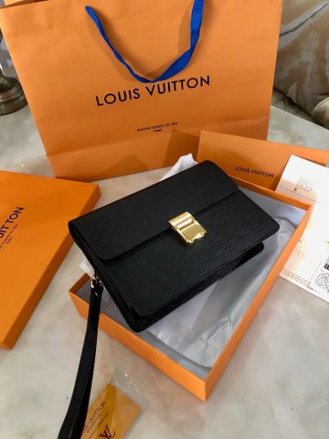 Clutch LV* da tăm ngang khoá số vàng dáng vuông vắn đẹp lịch lãm