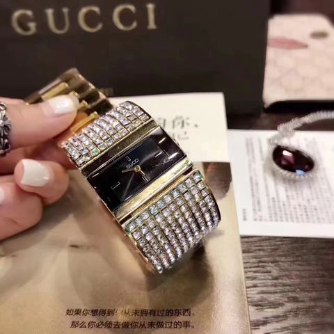 Đồng hồ gucci nữ nạm đá to bản 40mm