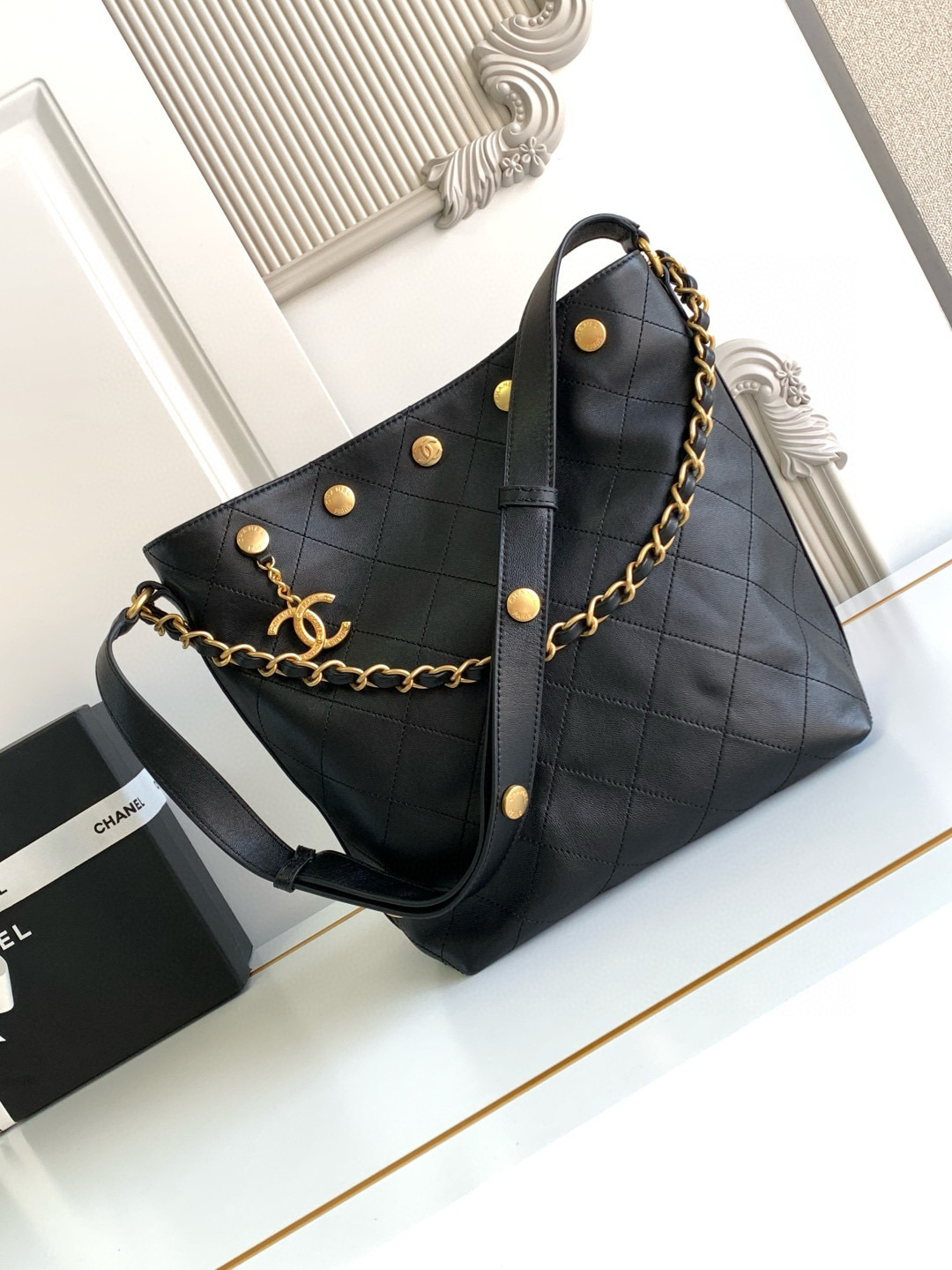 Túi xách nữ CHNEL* 25P Spring/Summer Preview Series Riveted Bucket