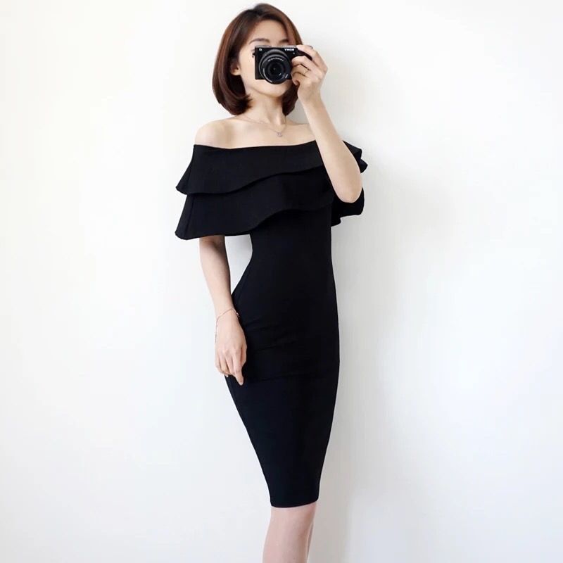 Đầm đen dự tiệc sang trọng thiết kế rớt vai của Ngọc Trinh  DN270   AloraShop21